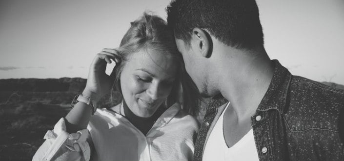 7 Signs a Girl is Flirting-Flirts' With Her Body Language