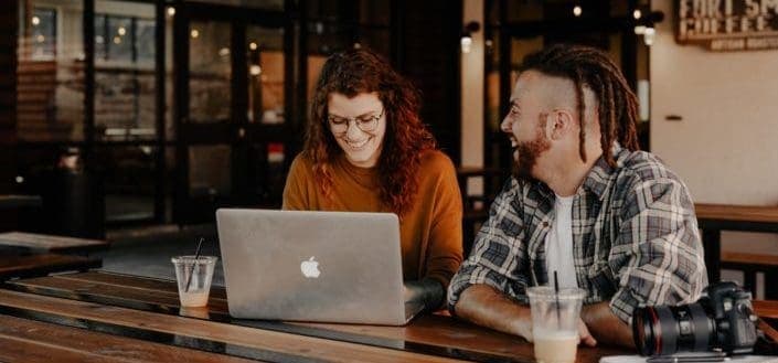 Man and woman chatting in a coffee shop 