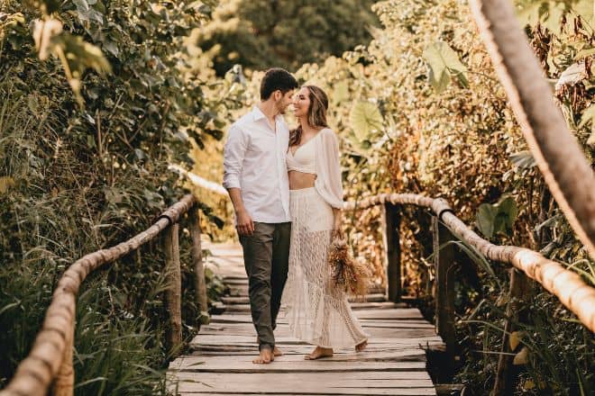 happy couple walking on wooden bridge - Compliments for girls - Main