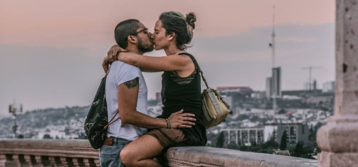 How To Kiss A Girl For The First Time - Pairedlife