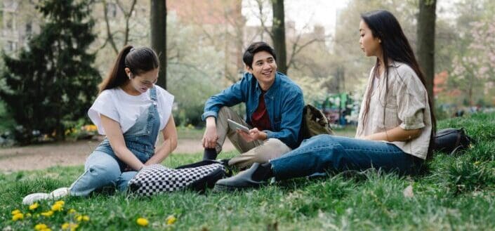 photo-of-a-group-of-friends-sitting-on-the-grass-pexels