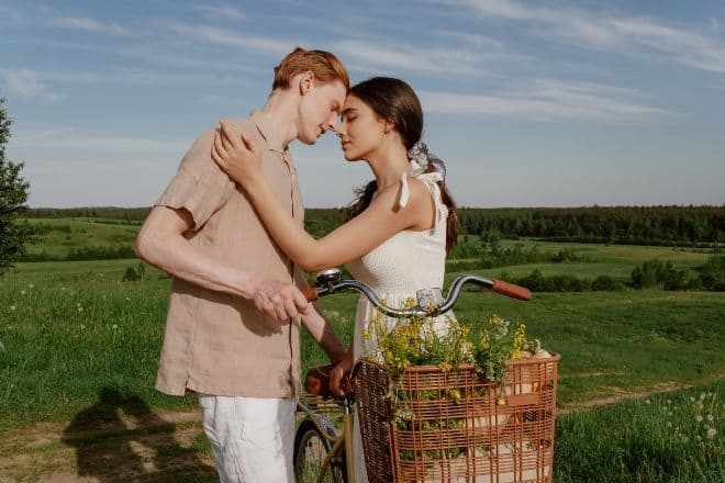 man-and-woman-standing-in-front-of-each-other-pexels -understanding-women-main