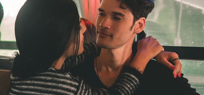 10 Signs A Girl Wants You To Kiss Her - Closer In Space, Closer To Face