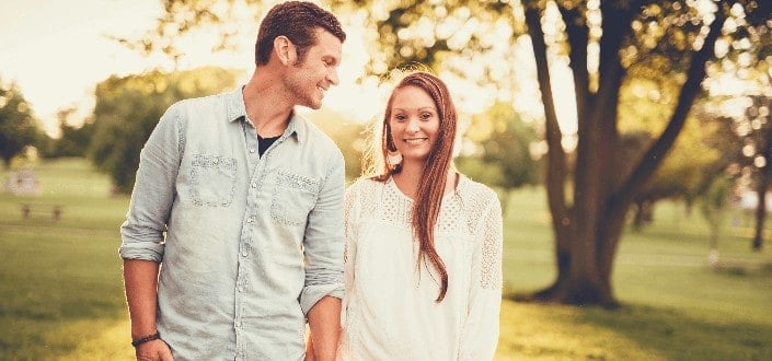 Wie man mit einem Mädchen flirtet - Kompliment an sie 2