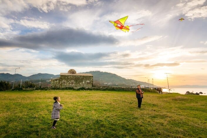 birthday ideas for wife-Fly a kite.