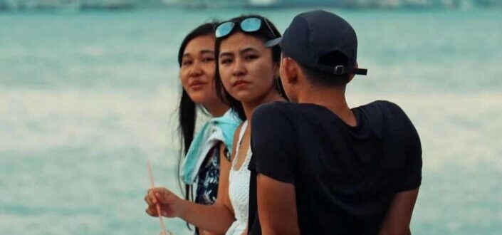 Friends chatting along the beach