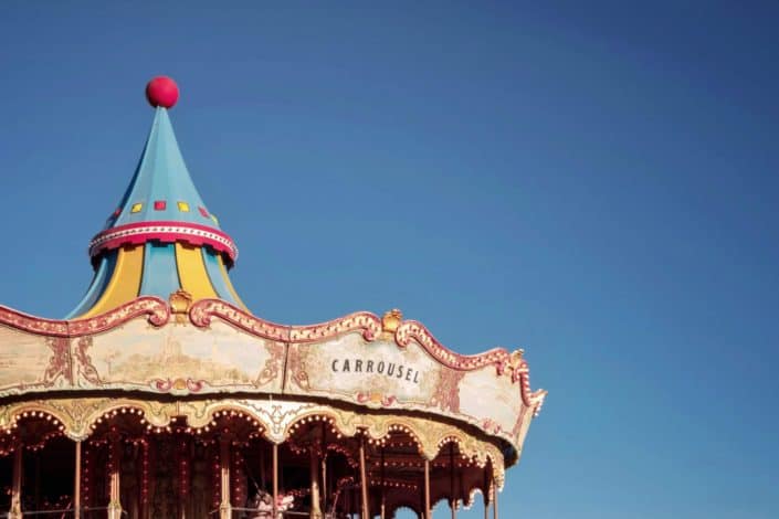 What is the oldest attractions in Disneyland which dates back to 1922?The King Arthur Carrousel.jpg