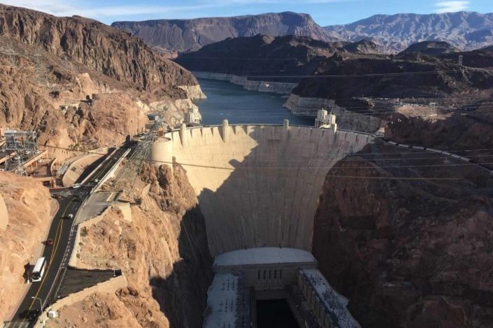 When was the Hoover dam construction completed? Answer: 1936.jpg
