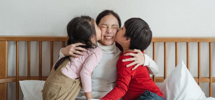 kids kissing their mom