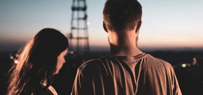 couple with horizon on the background