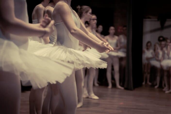 ballerinas dancing