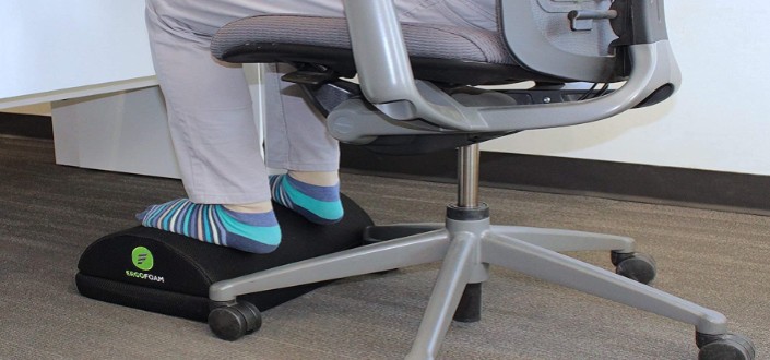 Footrest Under a Worker's Desk - ErgoFoam Adjustable Desk Foot Rest Review
