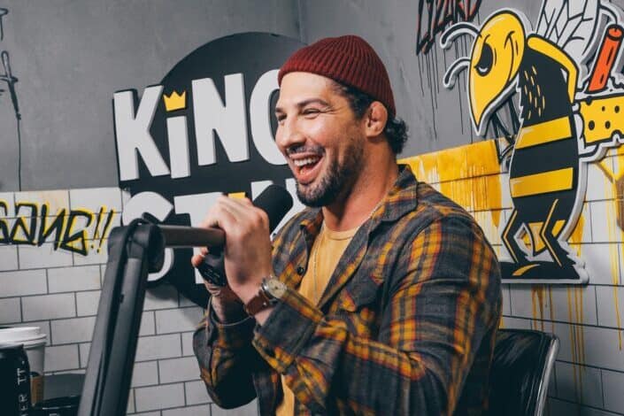 comedian-and-host-of-the-fighter-and-the-kid-podcast-and-co-host-of-king-and-the-sting-podcast-brendan-schaub-photograph-by-marty-oneill-of-drastic-graphics-stockpack-unsplash