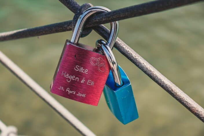 red-and-blue-lock-close-up-photography-stockpack-unsplash