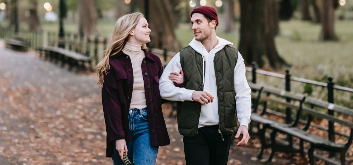 Man and woman walking in a autumn park