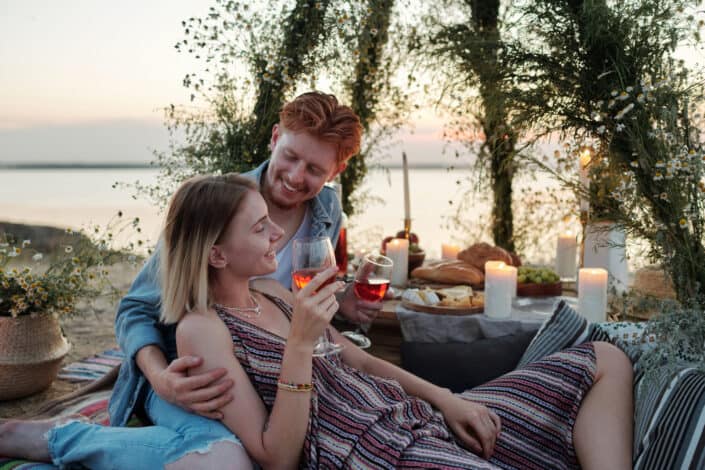 a-happy-couple-having-a-romantic-picnic-date-stockpack-pexels