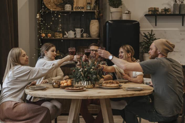 friends-eating-at-table-stockpack-pexels