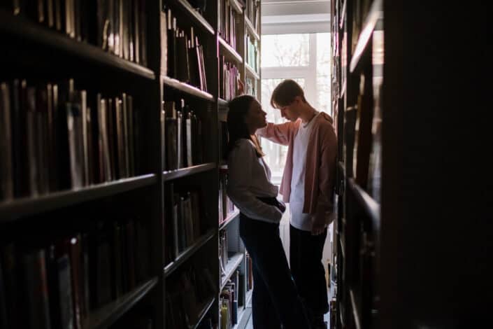 two-students-talking-inside-the-library-stockpack-pexels