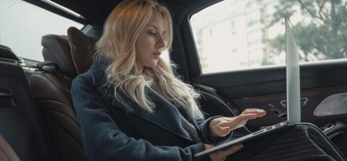 woman-using-laptop-while-in-the-car-stockpack-pexels