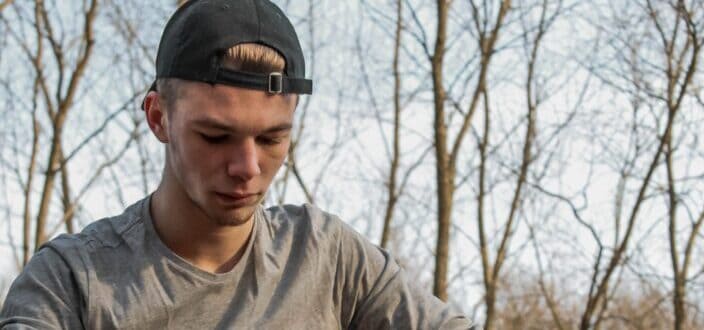 Sad young guy wearing a gray t-shirt and cap