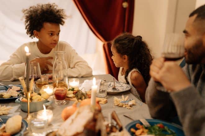 kids at thanksgiving dinner - Thanksgiving Jokes For Kids